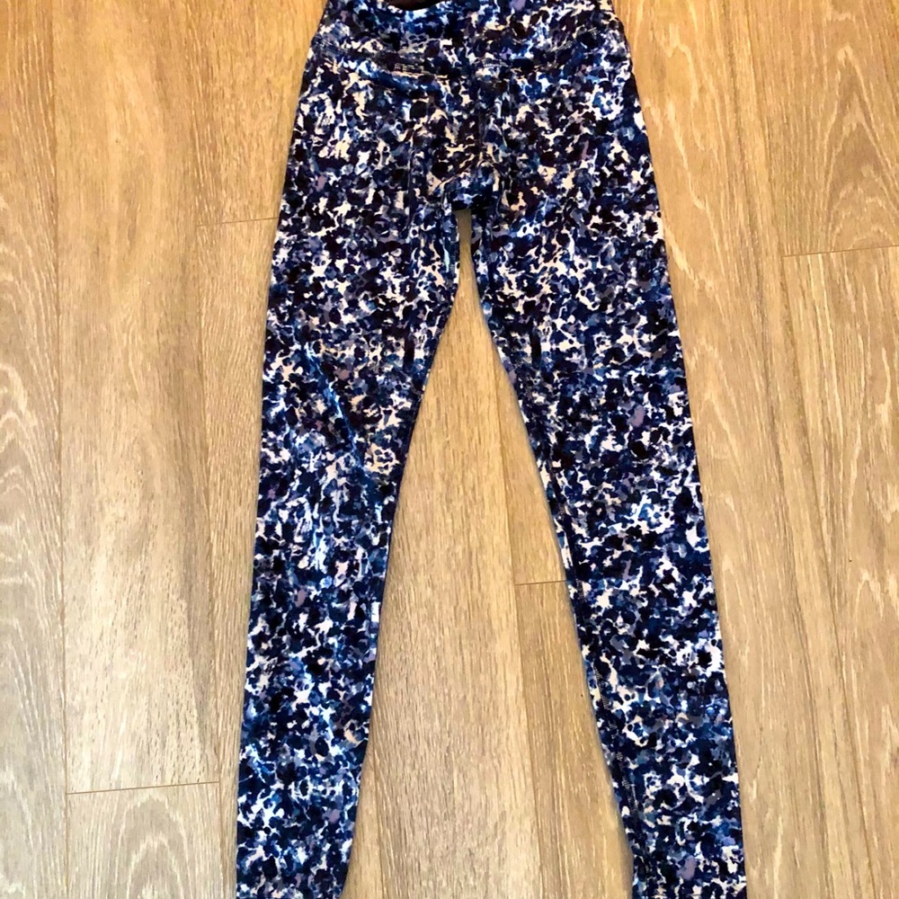 Beyond Yoga Navy, Blue and White leggings - Small